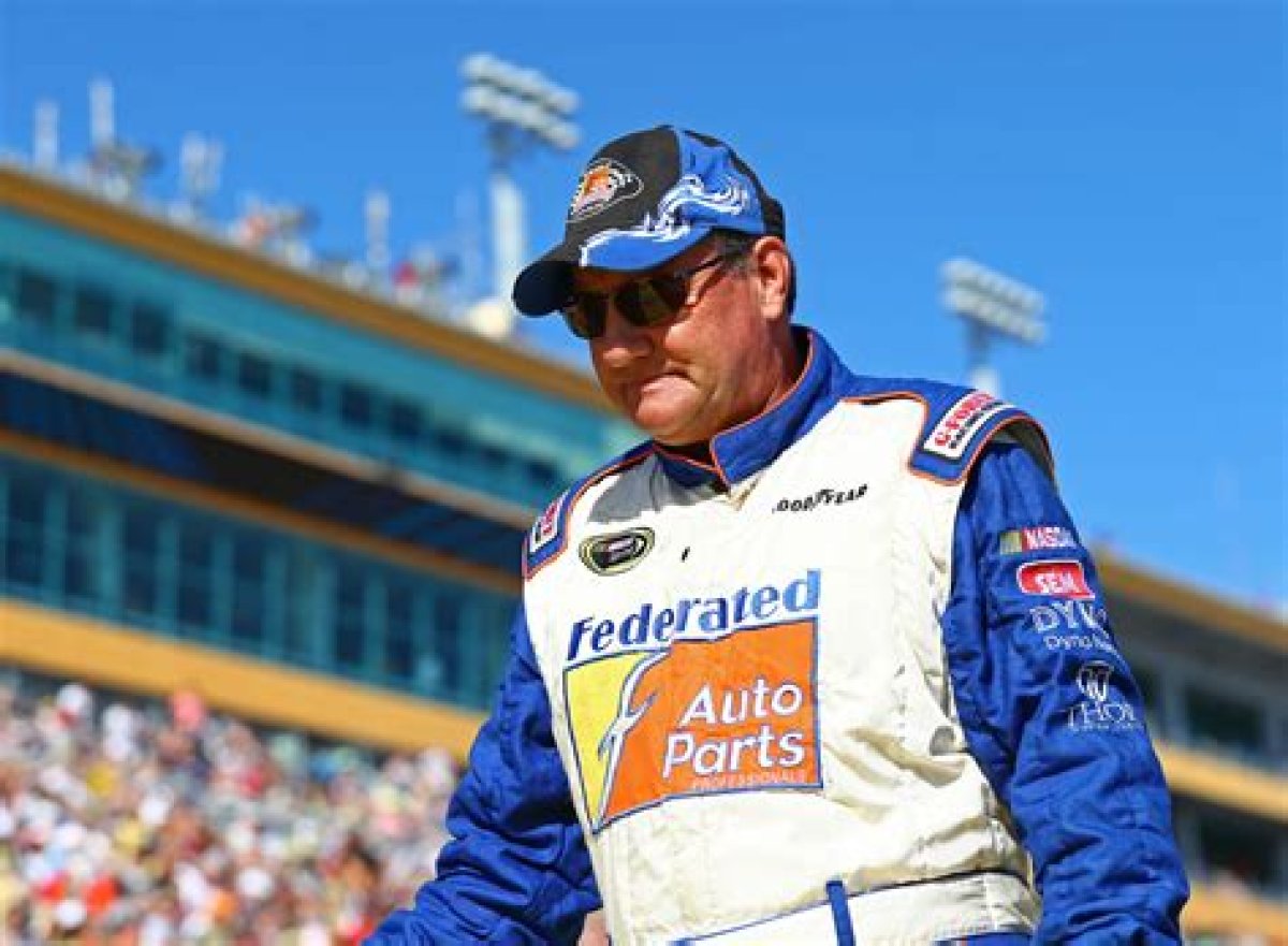 Ken Schrader's Yellow and Blue Debut. | Nascar