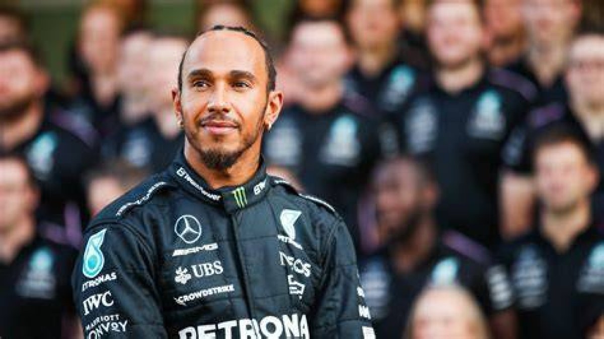 Lewis Hamilton Delivers “Very Surreal” Response to Final Mercedes F1 Car Launch | F1