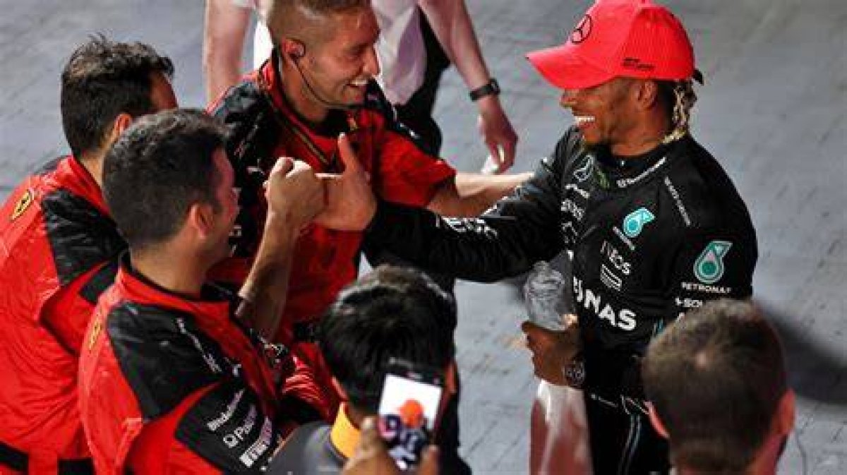 Mercedes Respond to Team ‘Absence’ from Lewis Hamilton Podium Celebration Claims at F1 Singapore Gp | F1