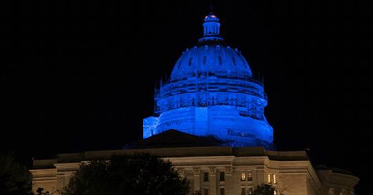 Missouri Capitol Dome Lights up in Blue and White to Support Israel