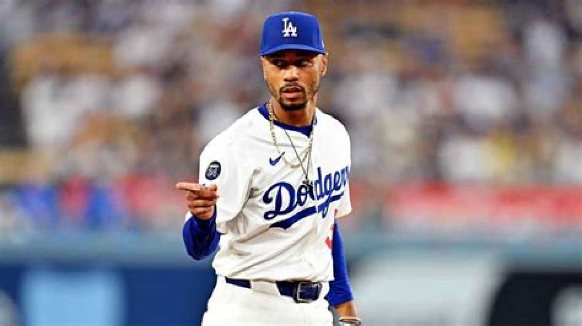 Mookie Betts Does Everything Big and Little in Dodgers Game 1 Win — College Baseball, Mlb Draft, Prospects