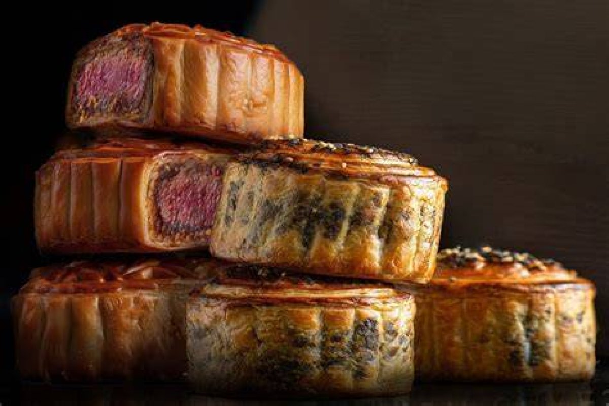 Mooncakes for Mirror Fans, Beef Wellington Lovers and Pets – Modern Versions of a Traditional Mid-Autumn Festival Treat - Yp