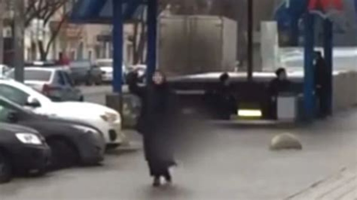 Nanny Brandishes Child’s Severed Head Outside Metro Station in Moscow, Threatens to ‘Blow Everyone Up’