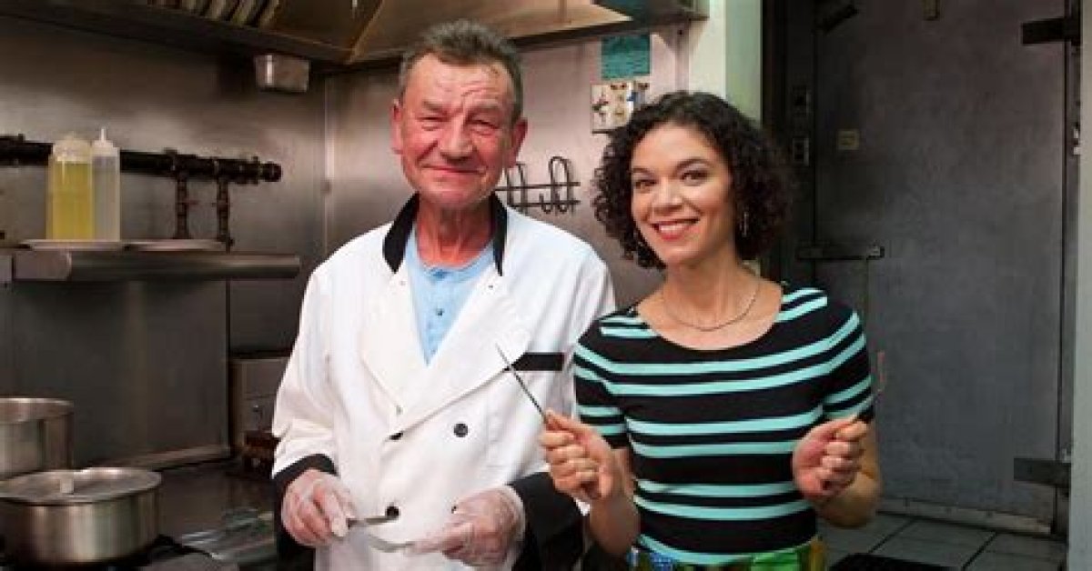 Neighborhood Kitchens | Ep 212: Cafe? Polonia