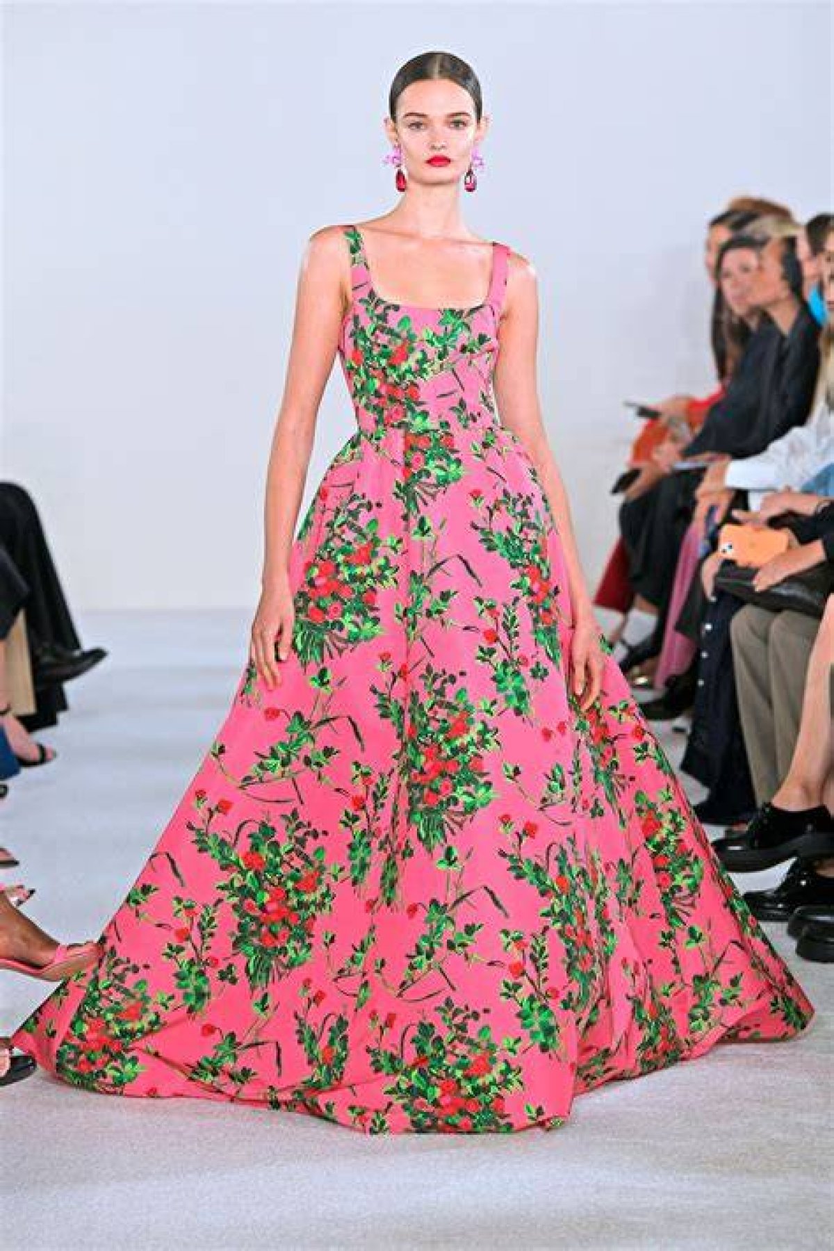 New York Fashion Week 2023: Carolina Herrera Brings Romance and Grandeur from Wes Gordon at the Plaza Hotel, with Cinderella Dresses and Empress Elisabeth of Austria-Inspired Designs