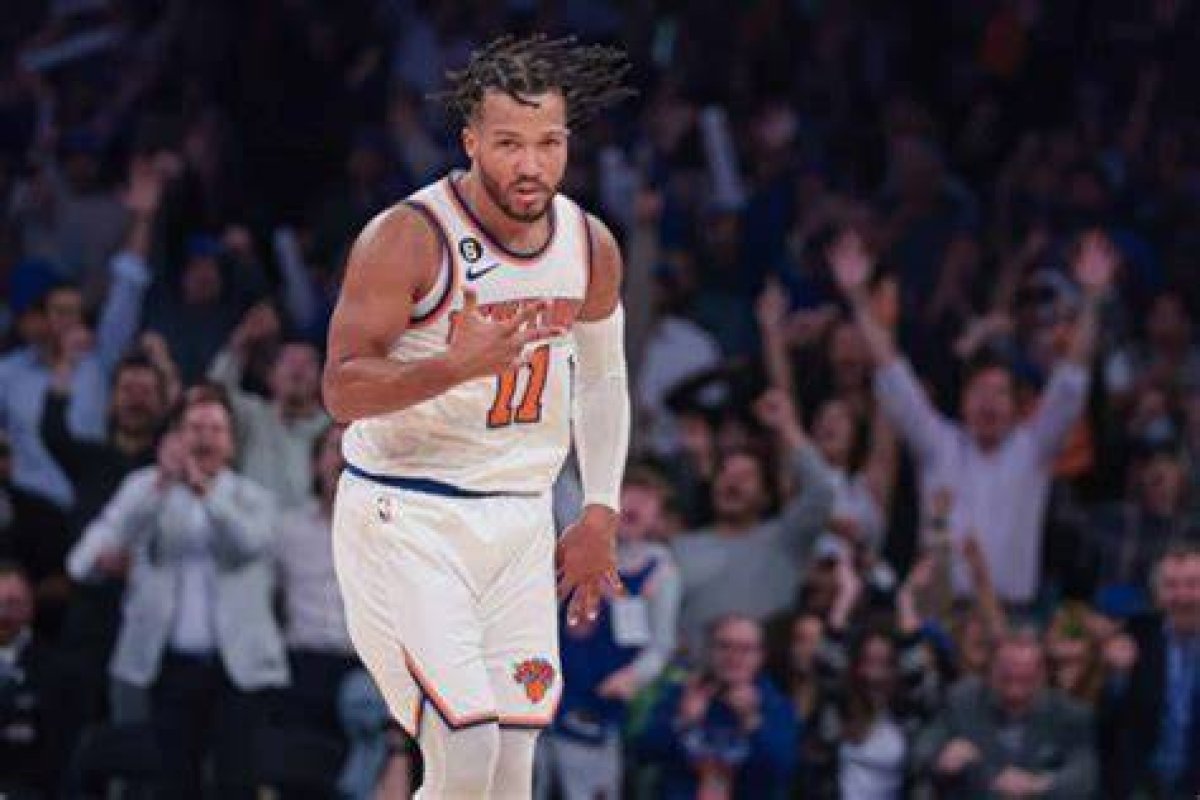 New York Knicks Leagend Point Guard Walt Fraizer's Married Life. Know Also About His Net Worth, Family, Career, Stats, Age, Salary, and So On.