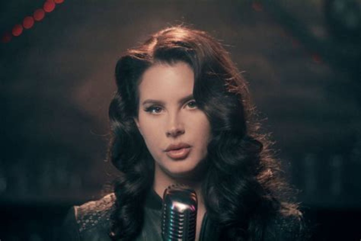 “Paris, Texas” by Lana Del Rey (Ft. Syml)