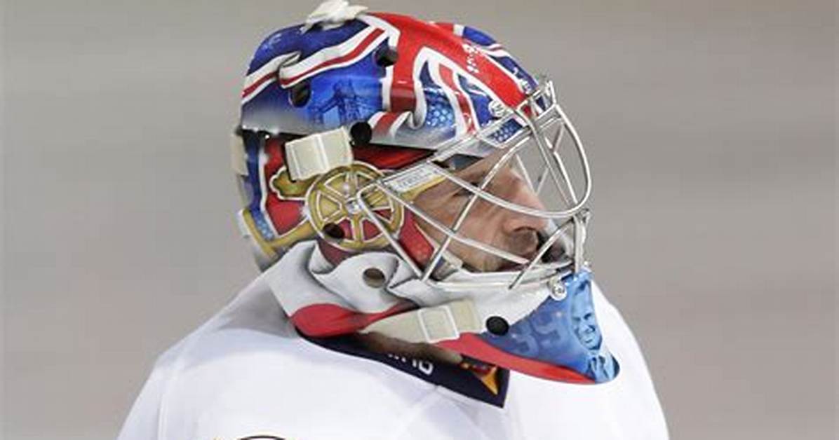 Petr Cech's Ice Hockey Helmet Divides Arsenal and Chelsea Fans