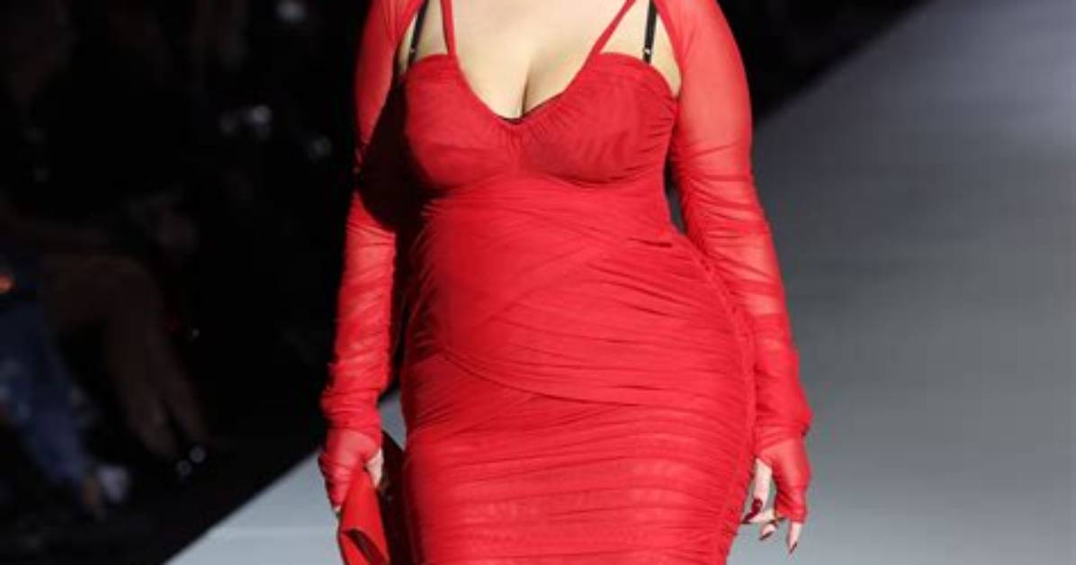 Plus-Size Parisian Fashion Show Celebrates Beauty of Curves
