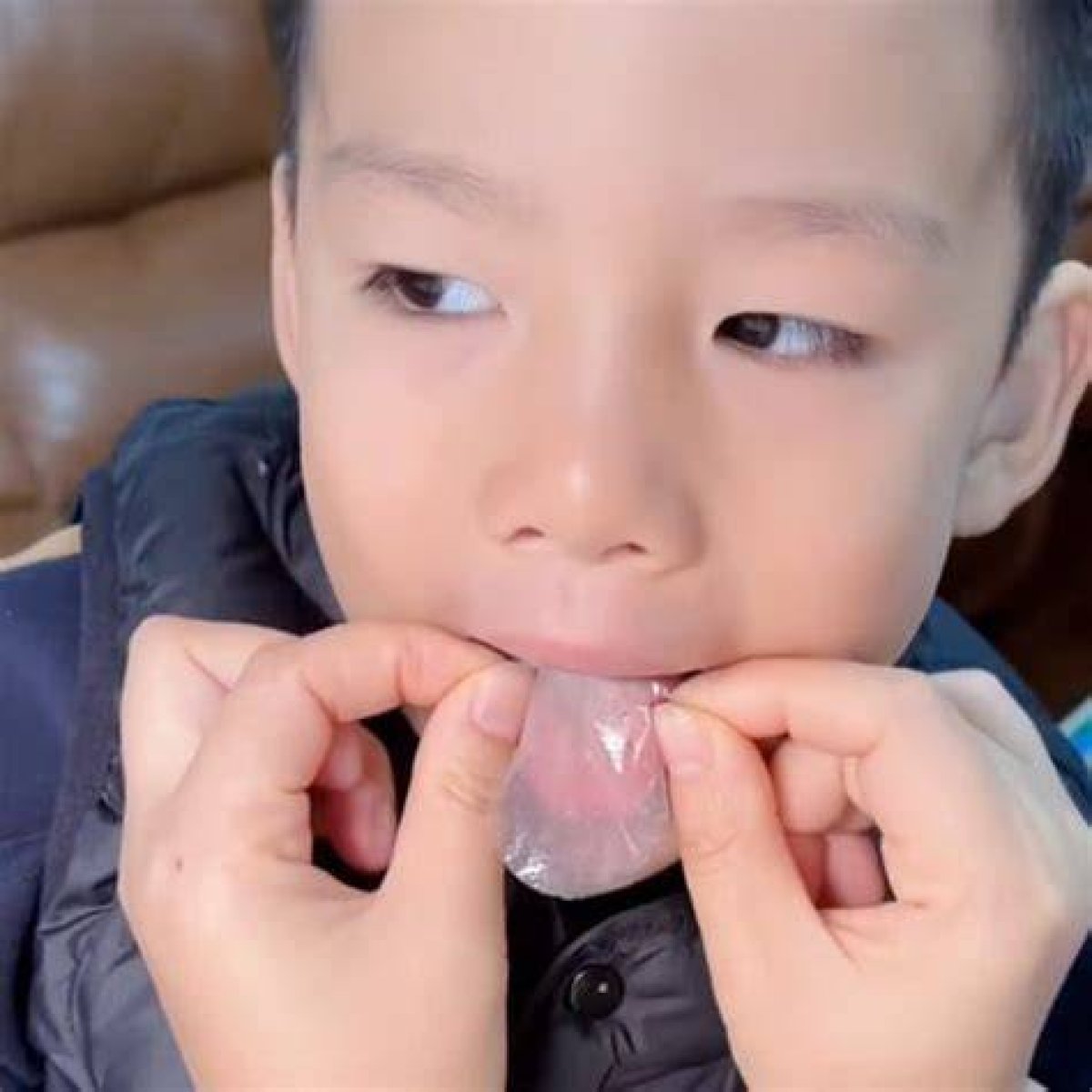 Quirky China: Woman Makes ‘Tongue Glove’ for Son to Drink Bitter Herbal Soup, Plastic Seahorse Medicinal Liquor and ‘Snowman Army’ Lines Street
