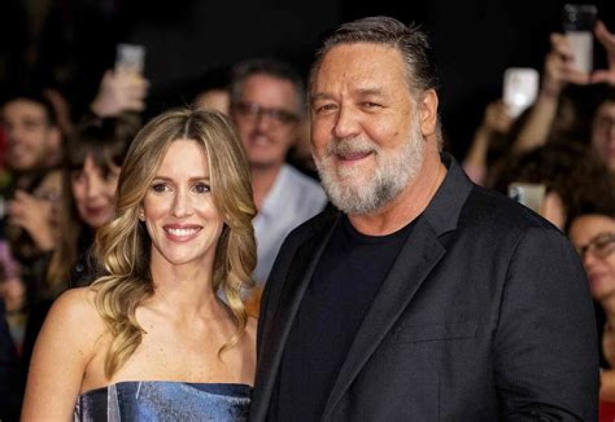 Russell Crowe Is Dating a Real Estate Agent Girlfriend