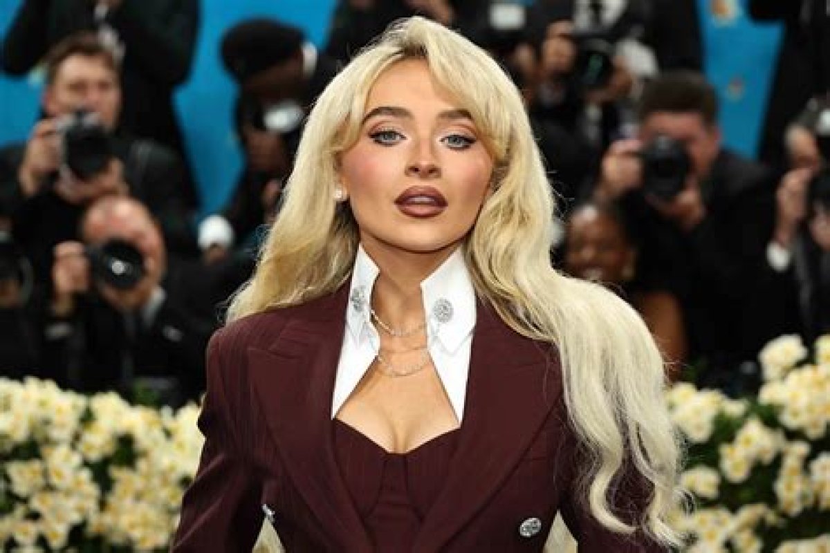 Sabrina Carpenter Naked: Exploring the Journey of the Rising Star