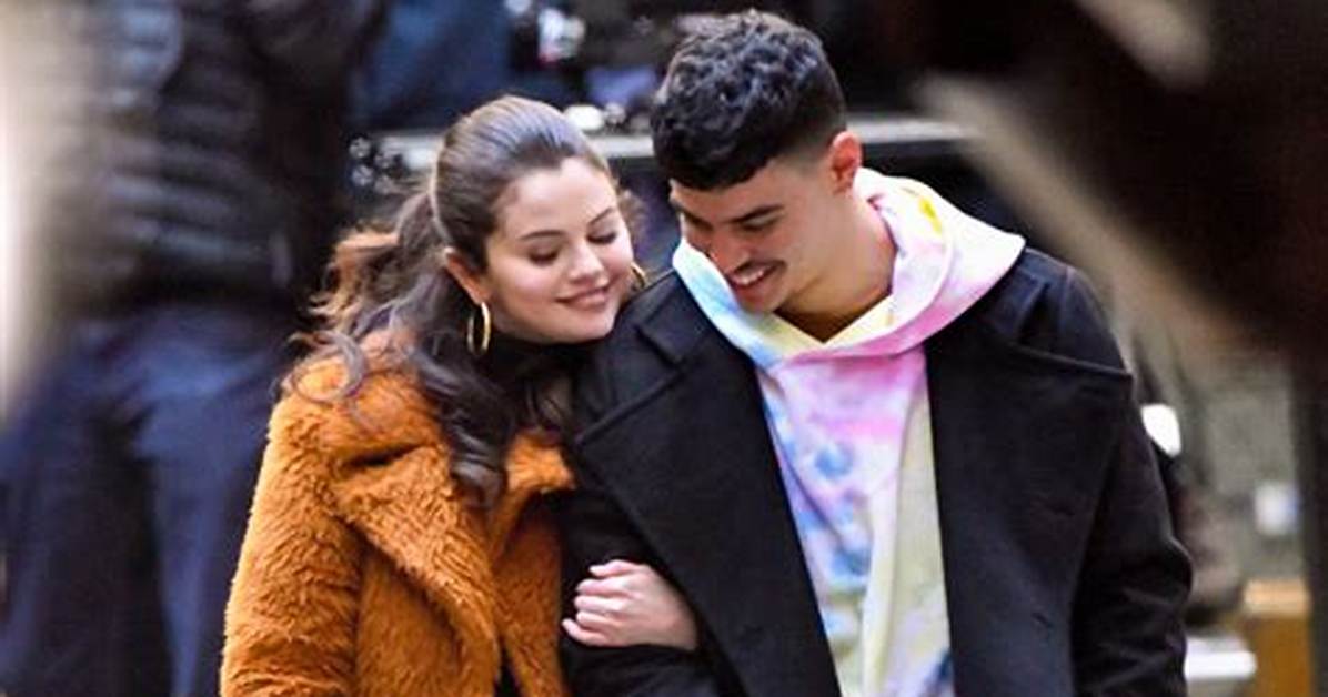 Selena Gomez Reacts to Aaron Dominguez Pda Photos