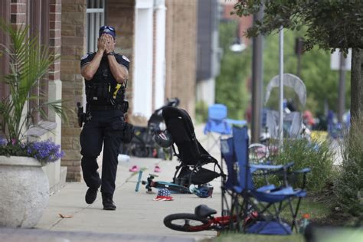 Shooting at 4Th of July Parade in Chicago Suburb Highland Park Leaves 6 Dead, Two Dozen Hospitalized