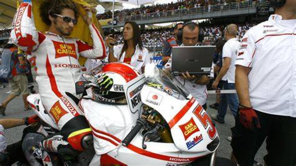 Simoncelli Passes Away After Malaysian Accident | Motogp