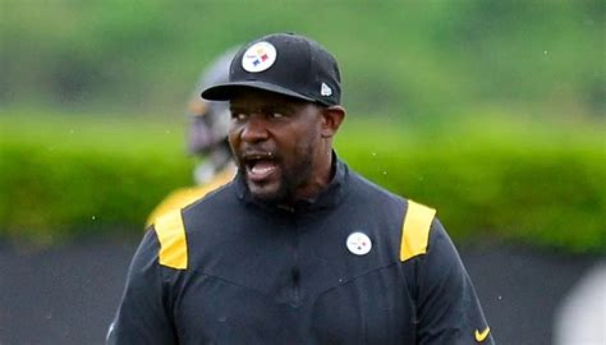 Steelers' Assistant Brian Flores to Accept Job as Vikings Dc