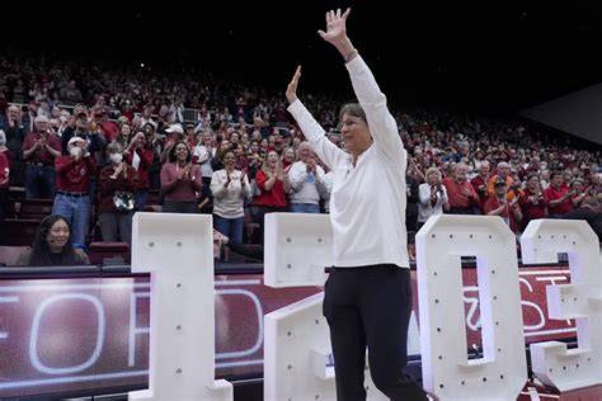 Tara Vanderveer’s Journey to Become College Basketball’s Winningest Coach
