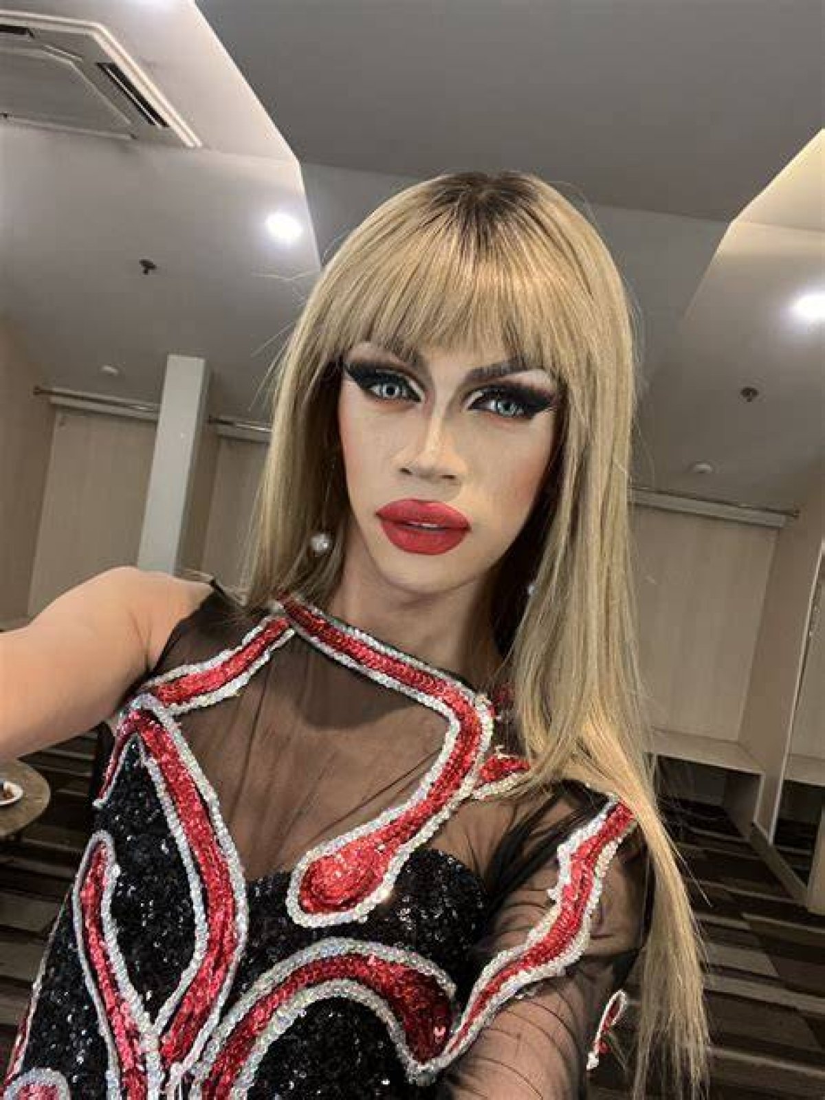 Taylor Sheesh? Drag Act in Singapore Soothes Post-Concert Blues for Some Taylor Swift Fans