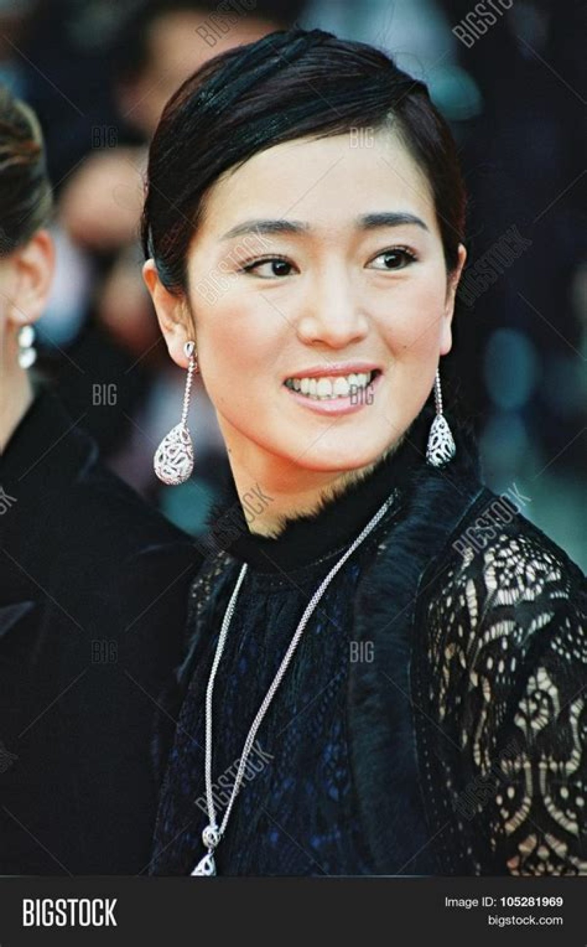 The 5 Best Films of Gong Li, Chinese Actress in the Spotlight, Starting with Red Sorghum, Her Debut Feature and That of Its Director, Zhang Yimou