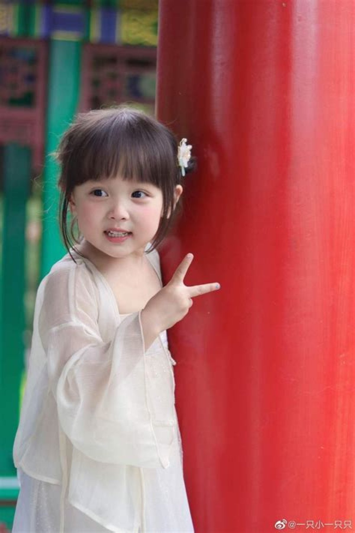 The Lollipop Kids: Naked Chinese Toddler, 2, Leaves Home with Twin Brother and Sister, 1, Only in Diapers – All Sucking Sweets – as Mum Sleeps