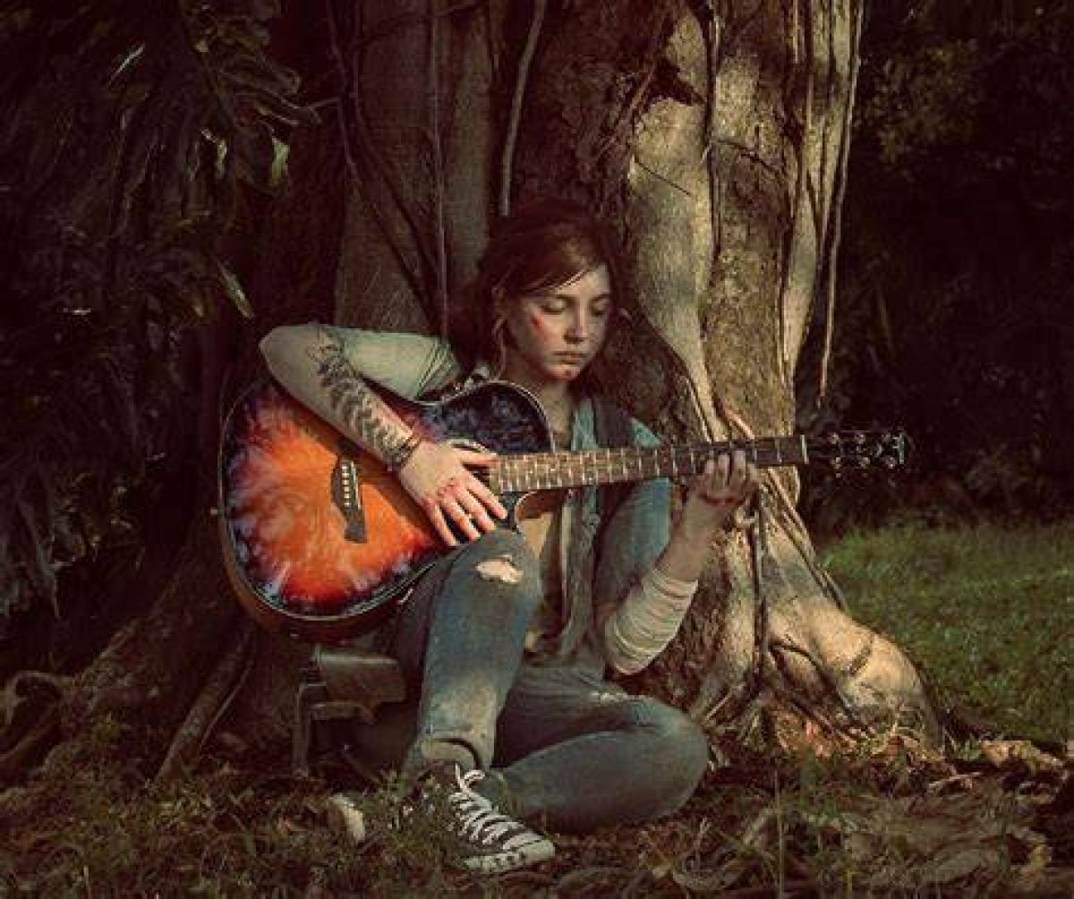 This Amazing Ellie Cosplay Goes Beyond Realism