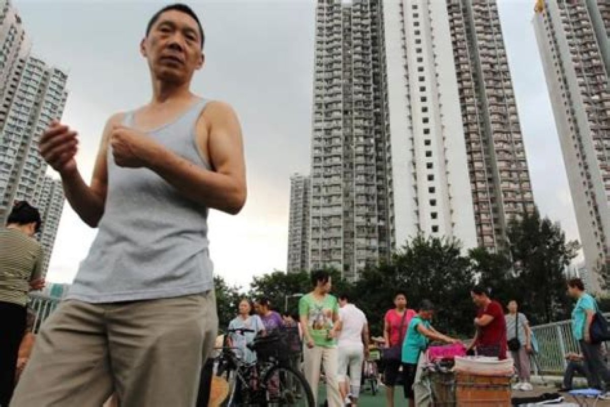 Tin Shui Wai, Where Hawkers Help Brighten up Grim Lives