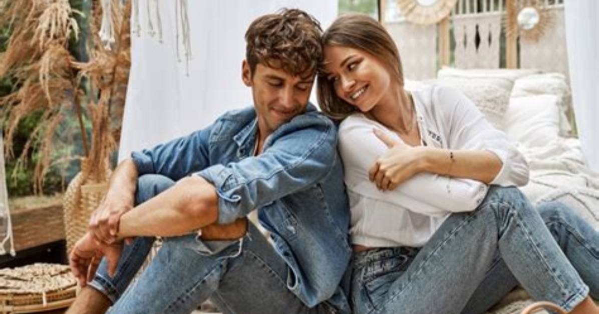 Top 25 Telltale Signs Your Friend Likes You Romantically
