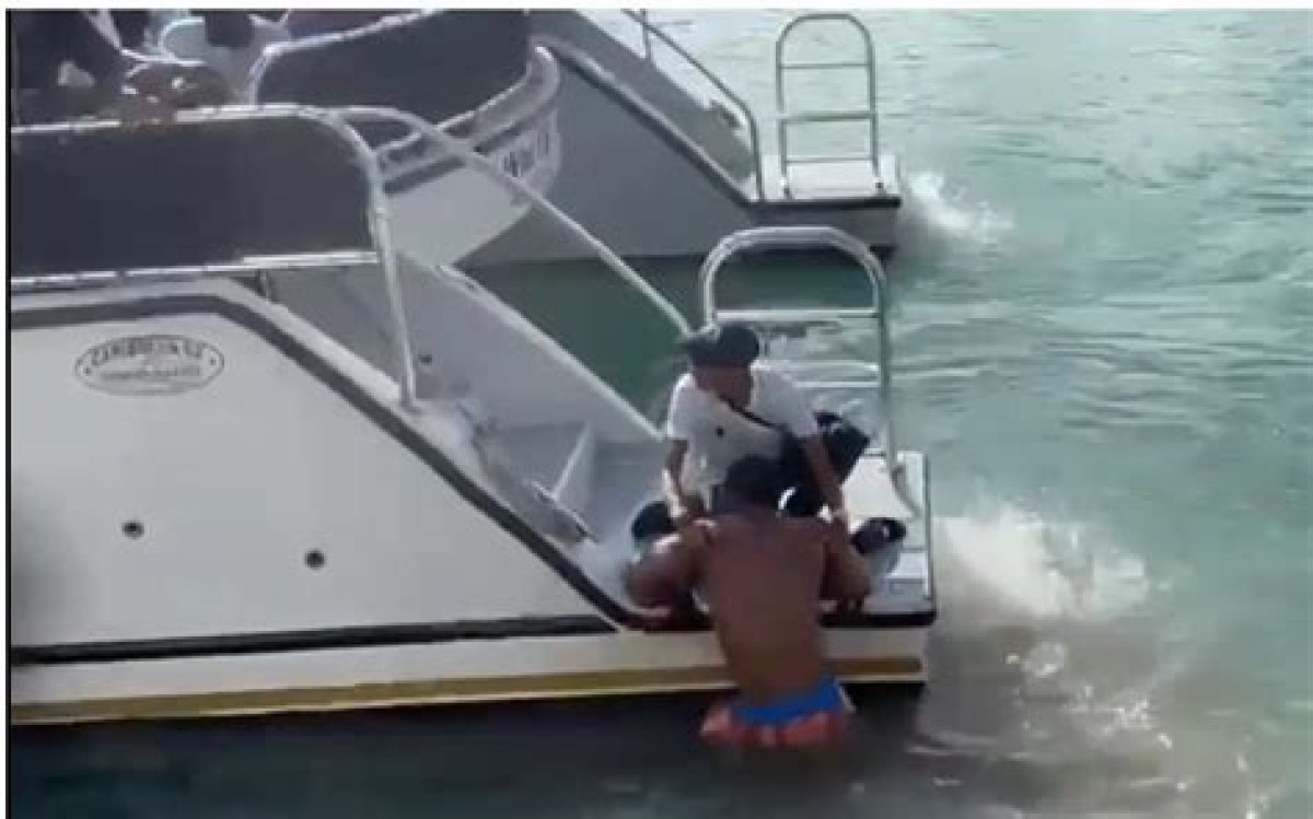 Tragic Incident: Man Loses Foot to Boat Propeller