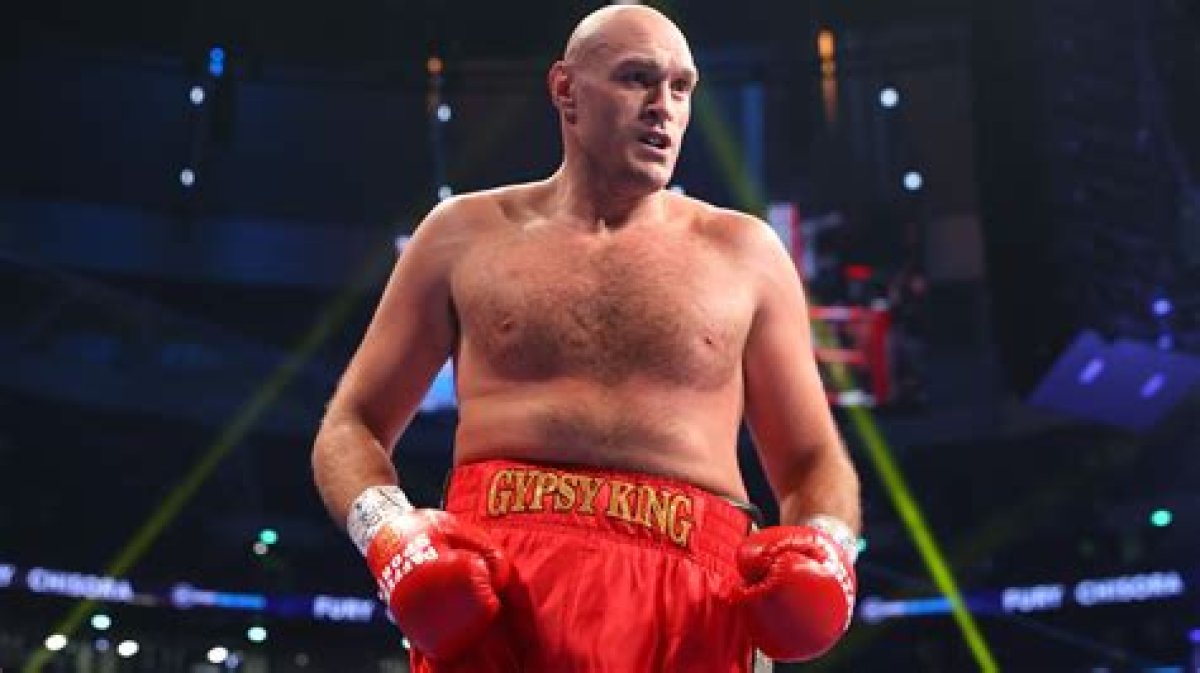 Tyson Fury Gives Cut Man Cash Bonus for Keeping Otto Wallin Fight Going – ‘He Loves Me’