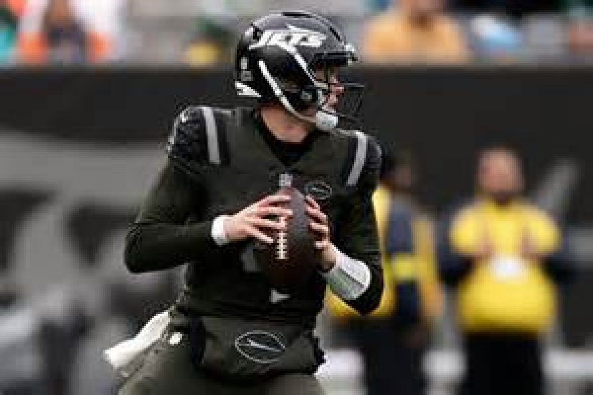 Undrafted Quarterback Who Was the First African American Quarterback Inducted into the Hall of Fame: 2 Wds.