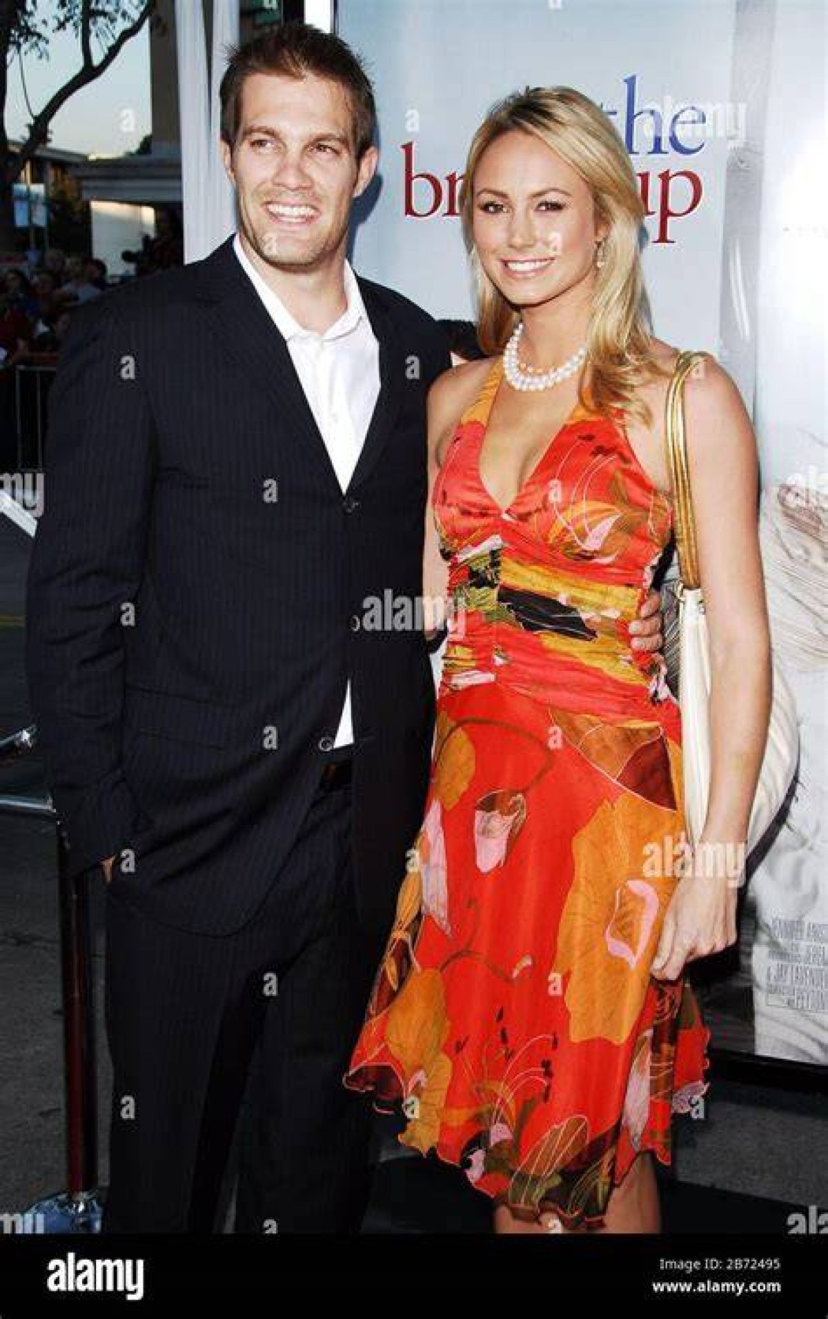Unraveling the Mystery: Is Geoff Stults Married?