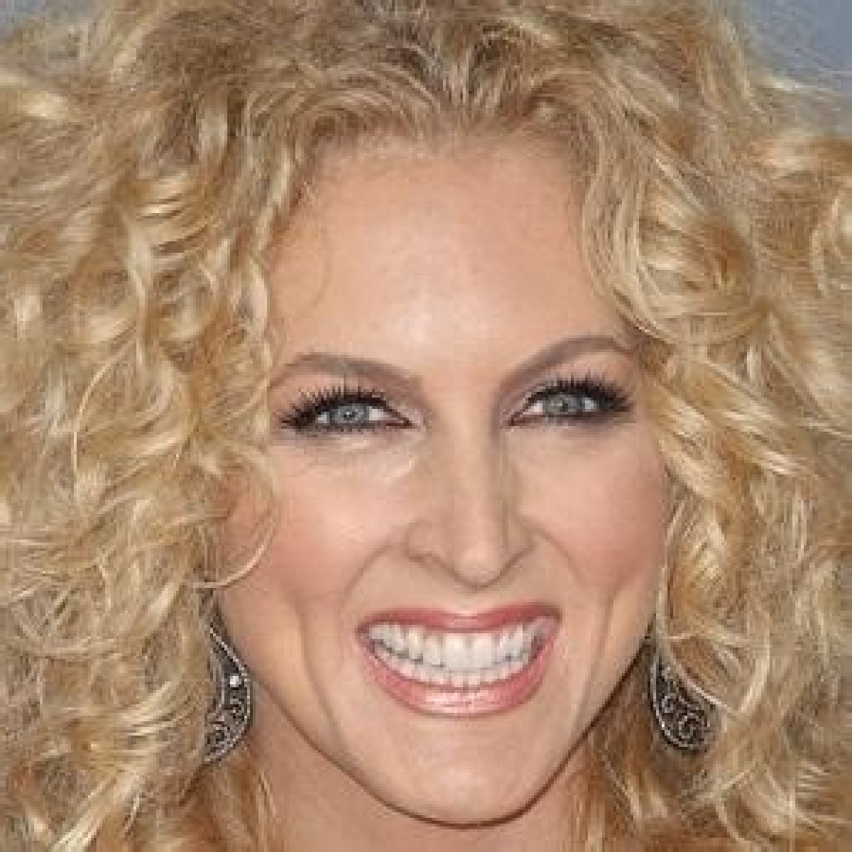 Unveiling the Age of Kimberly Schlapman: a Journey Through Time