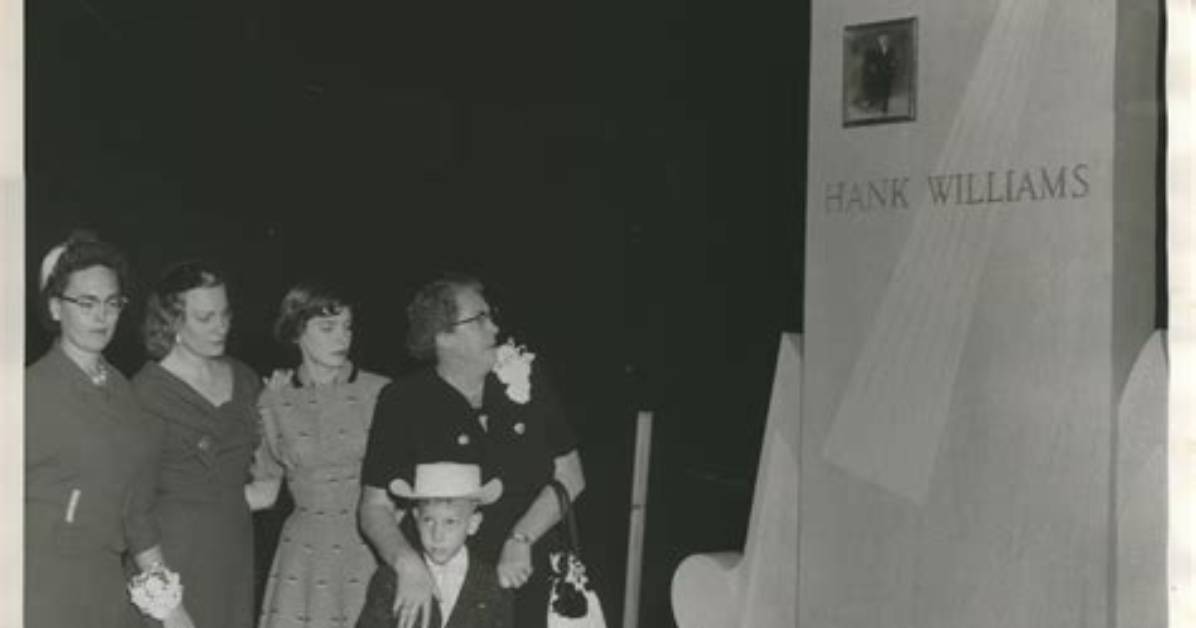 Unveiling the Surprising Side of Hank Williams Jr. : His Beardless Transformation