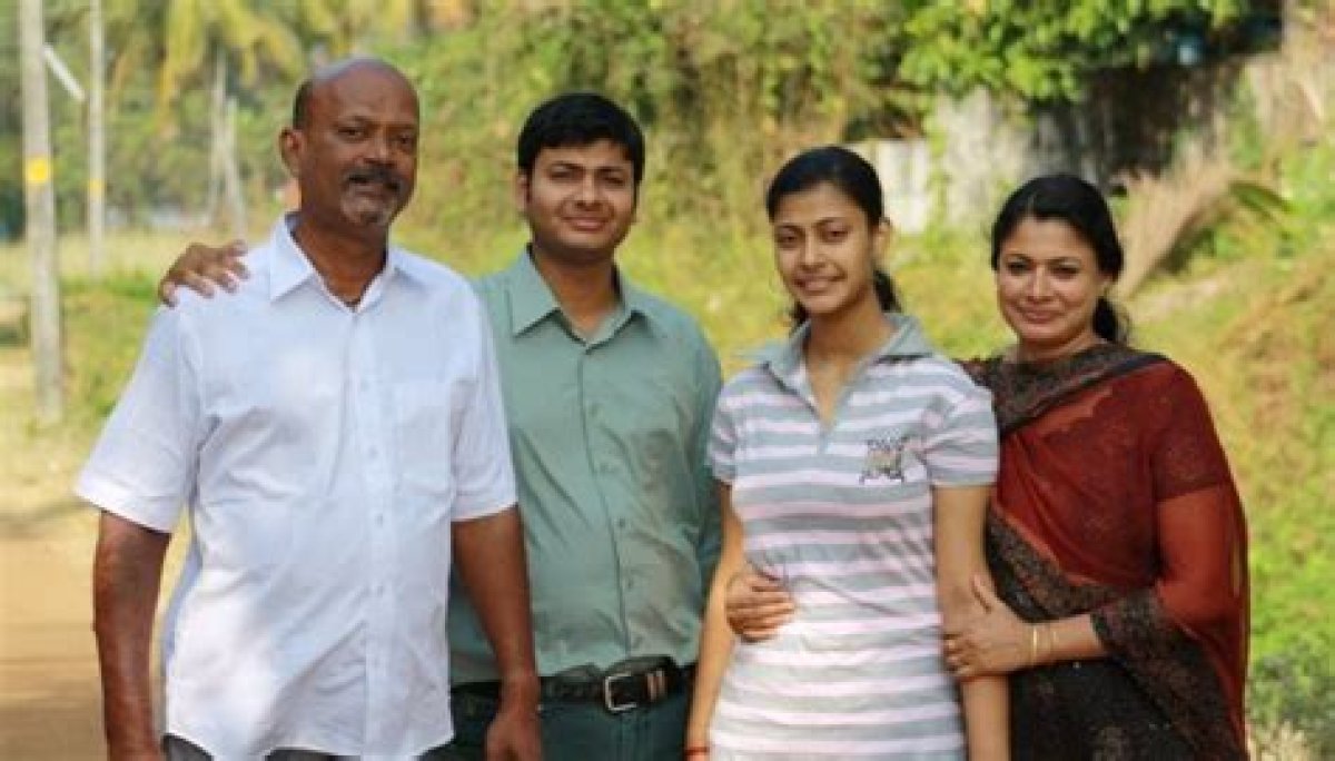 Vinay Madhav Age and Family Photos, Meet Parvathy Nambiar Brother on Bigg Boss