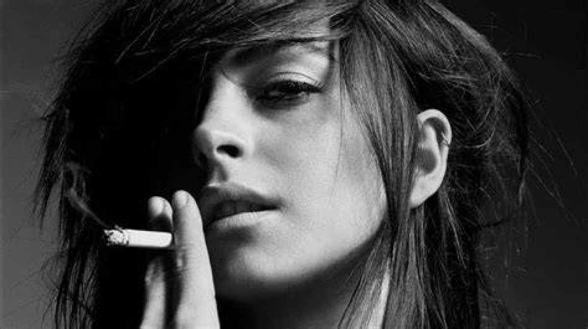 Was Mary Elizabeth Winstead Caught Smoking?