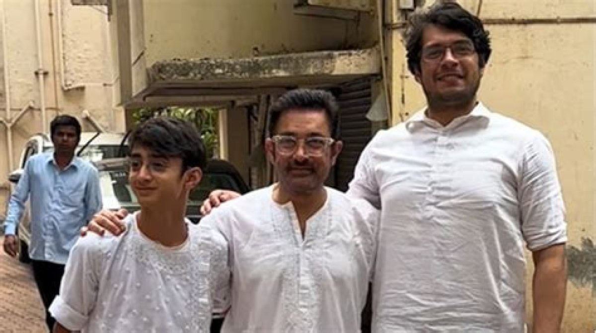 Watch: Aamir Khan Twins in White with Sons Junaid-Azad on Eid; Distribute Sweets to Paparazzi, Extend Warm Wishes