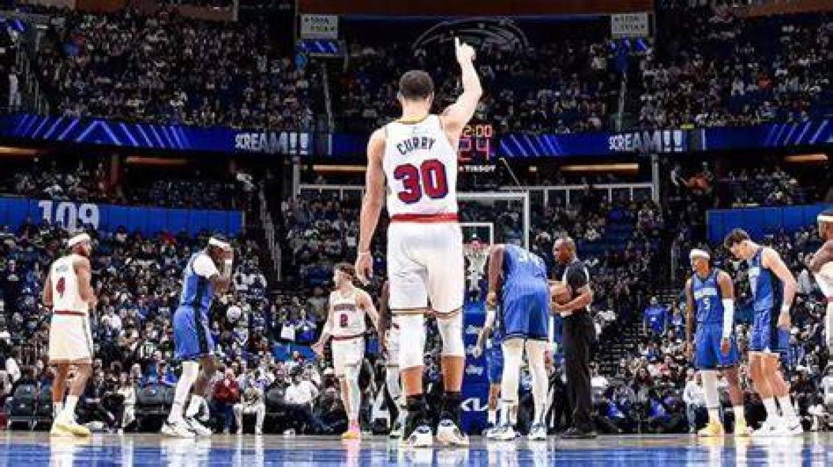 Watch: Stephen Curry Gifts His Jersey to This Former Real Madrid Player After Beating Lakers