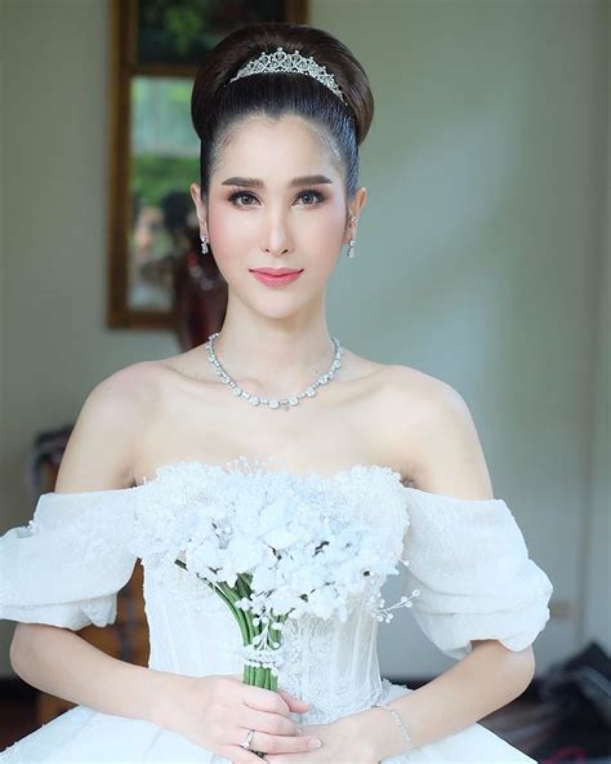 Wedding of Thailand’s ‘Most Beautiful Transgender’ Who Graced Hong Kong’s Silver Screen Costs Us$570,000 Steeped in Chinese Culture