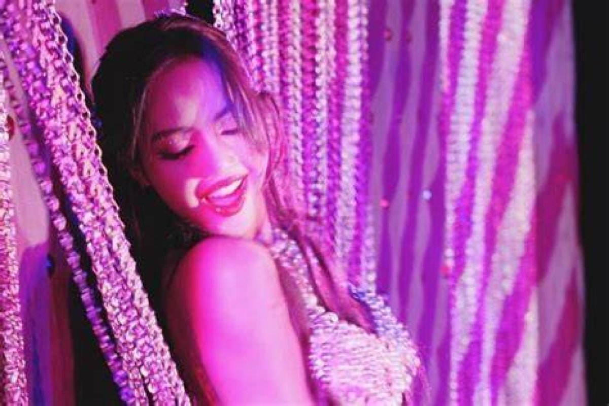 What Is Crazy Horse Paris, Where Blackpink’s Lisa Will Perform? 6 Things to Know About the Cabaret Club That’s Hosted Rihanna to Salvador Dalí – and Its Dancers Wear Balenciaga and Louboutin