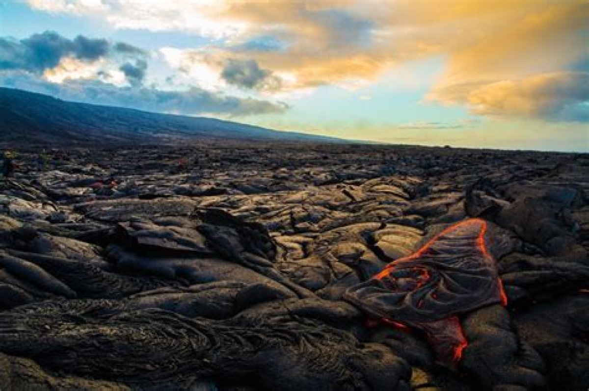 Which Hawaiian Island Has Lava Fields?