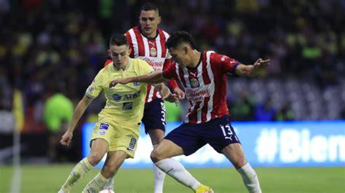 Who Has More Wins América or Chivas?