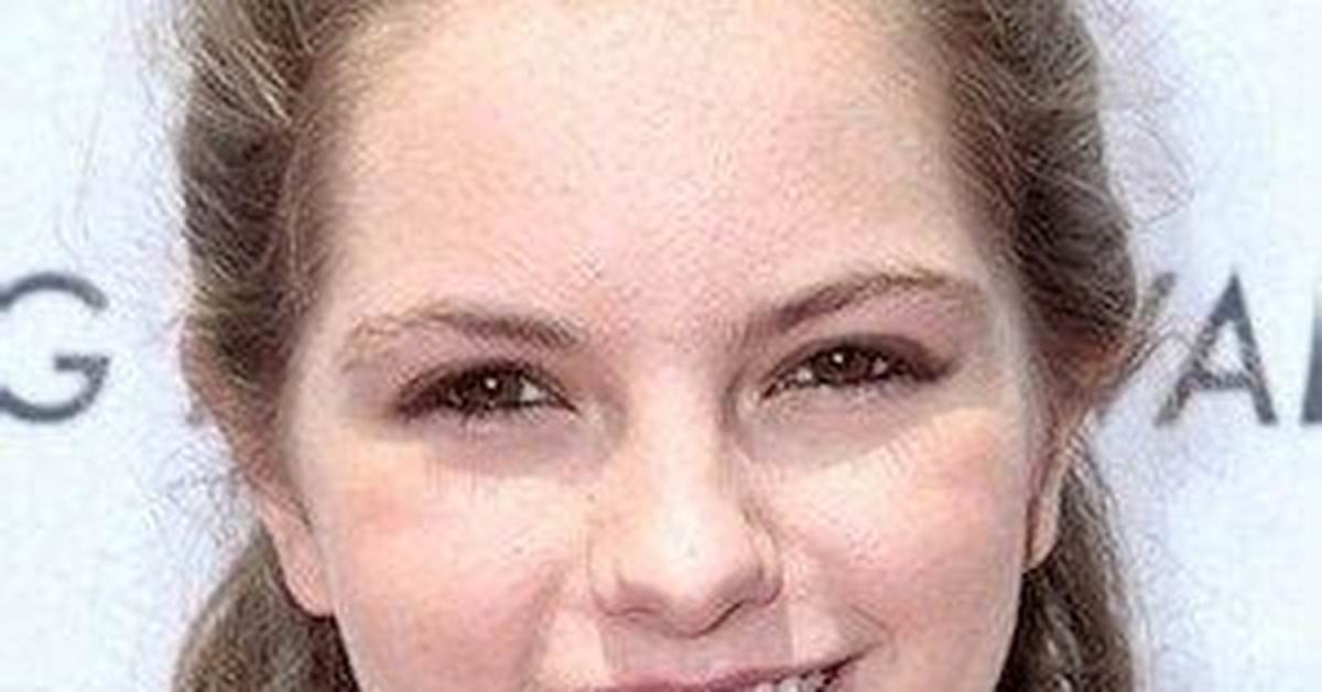 Who Is Actress Jolie Vanier? Her Age, Boyfriend & More