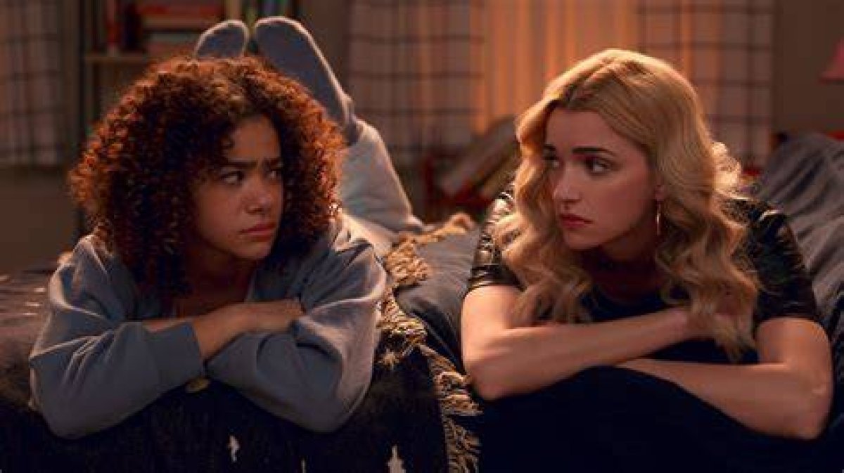 Who Is and Plays Gil in Ginny and Georgia Season 2?
