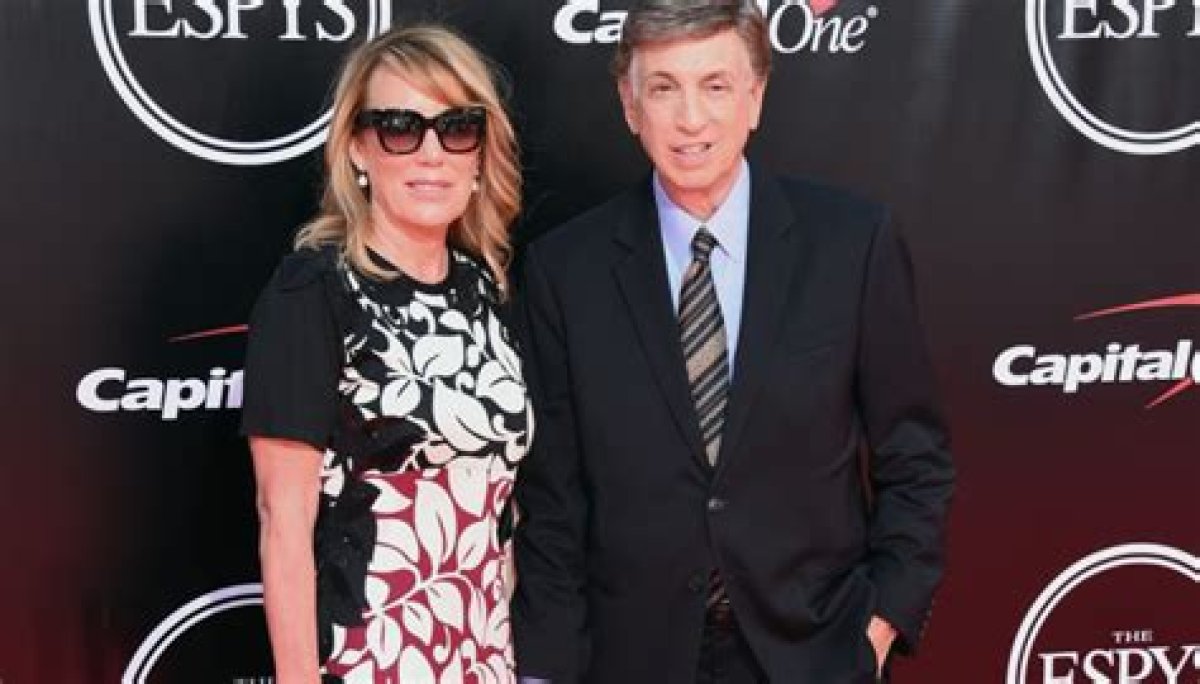 Who Is Marv Albert's Wife Benita Oberlander? Her Net Worth, Wiki