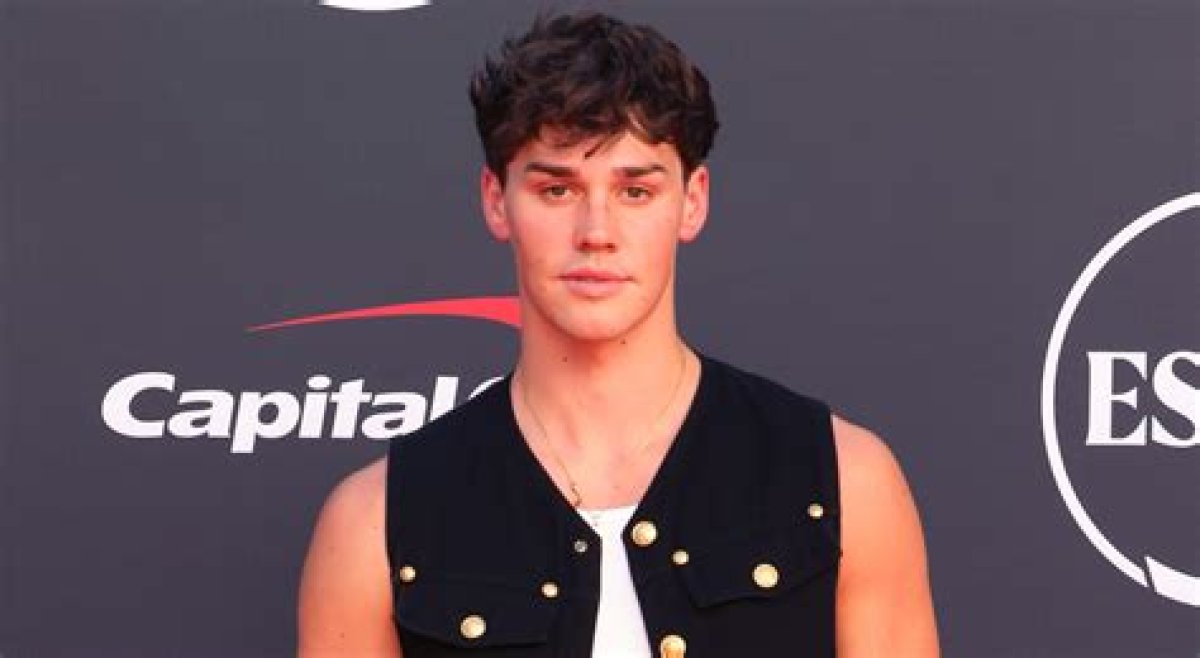 Who Is Tiktok Star Noah Beck? His Age, Girlfriend & More