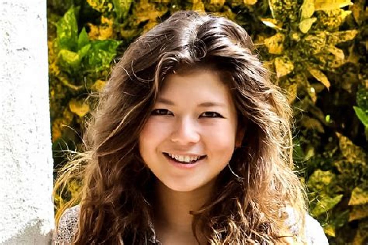 Zoe Harrelson: a Rising Star in the Spotlight