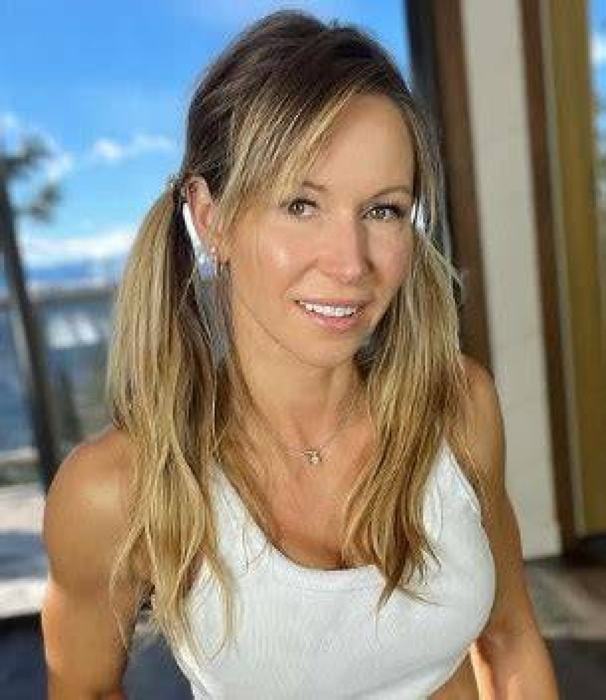 Zuzka Light Net Worth & Earnings (2024)